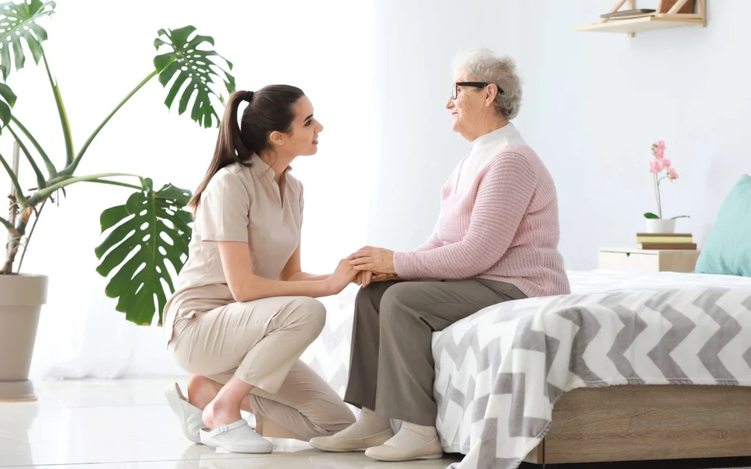 Auxiliaire de vie rassurant son particulier employeur