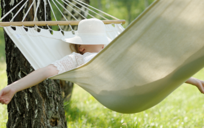 Travailler sur un jour de repos : quelles règles en CESU ?